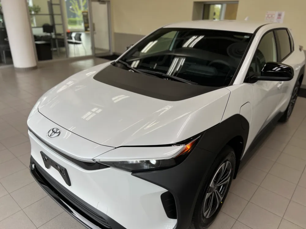 2023 toyota bz4x le fwd white 1